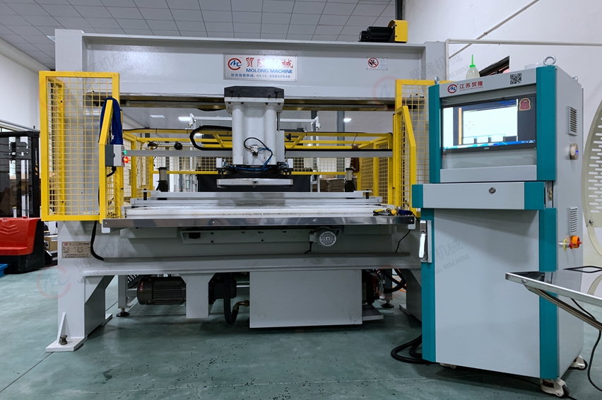 德阳电脑数控龙门移动头式裁断机