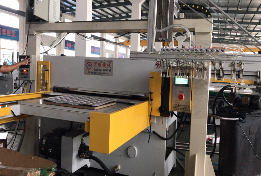 德阳专注吸塑裁断机 自动进料模切机