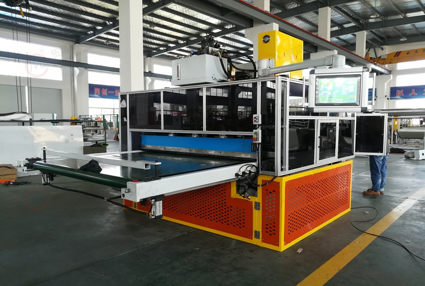 德阳汽车内饰件地毯成型裁断机