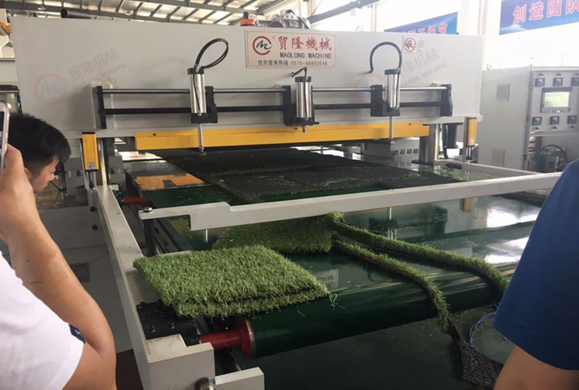 德阳全自动仿真草坪地毯裁断机