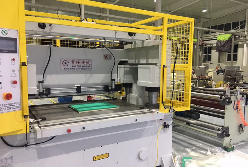 阳江汽车内饰自动定位裁切机