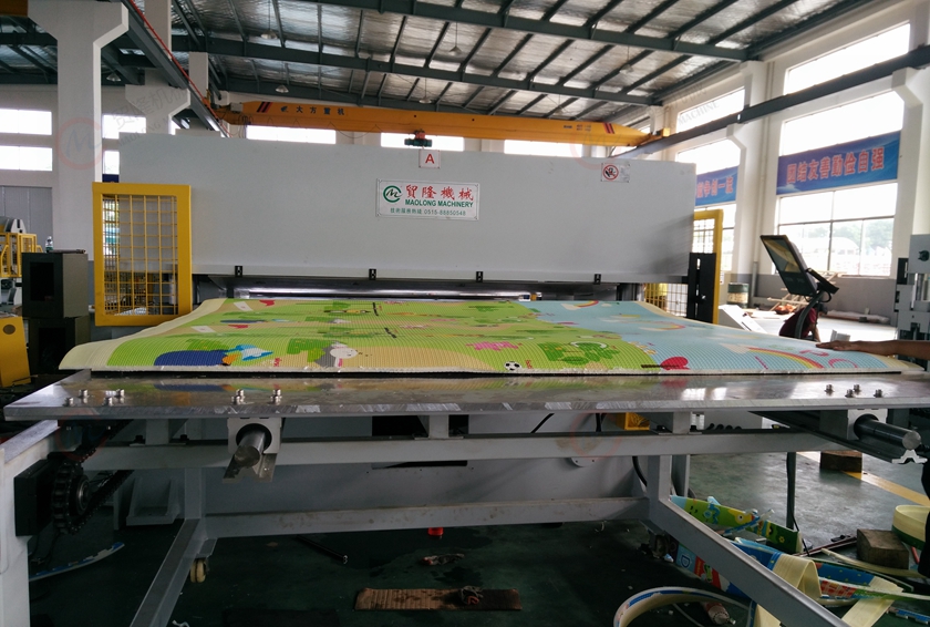 德阳双边全自动XPE拼图裁断机