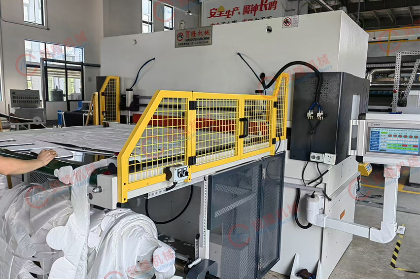 阳江500T压力汽车吸音棉隔音棉加热封边裁切机