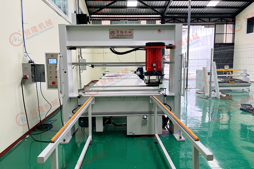 德阳龙门式移动头裁断机