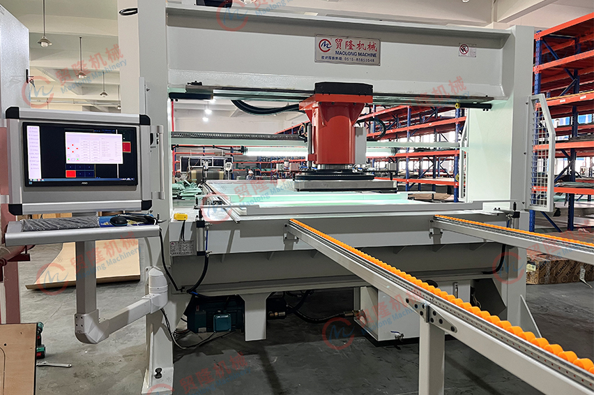 赤峰平板式移动头裁断机